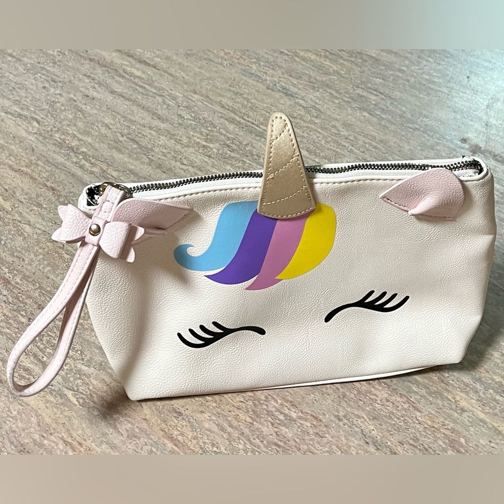 NWOT Betsey Johnson medium size unicorn cosmetic bag
